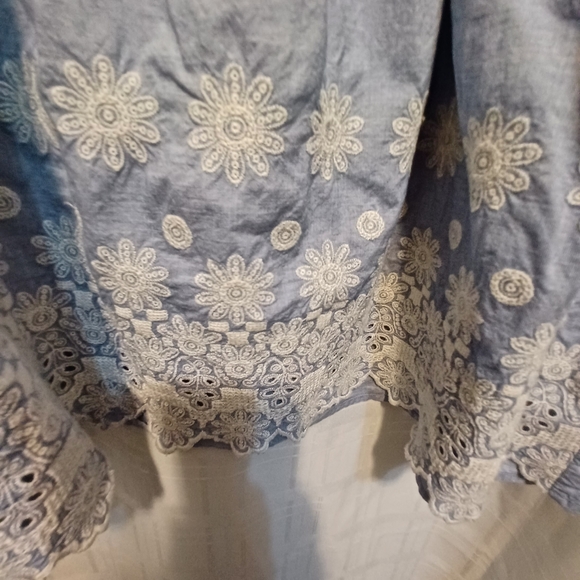 Sweet magnolias embroidered tunic blue size x large - Picture 3 of 7